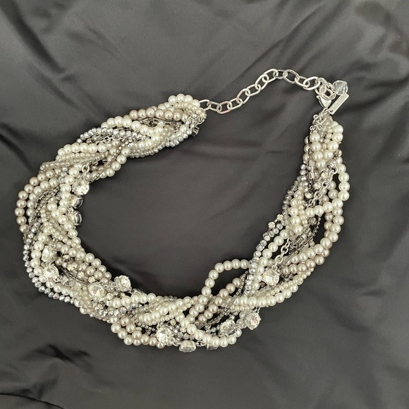 Stunning Pearl And Rhinestone Necklace - Picture 2 of 6